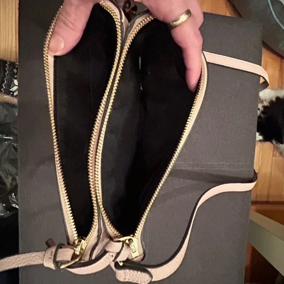 Vince Camuto Cream Crossbody Bag with Sleek Design - Picture 7 of 13